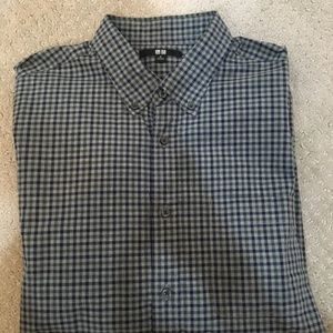 2 Men's Uniqlo Button Down Shirts Size M
